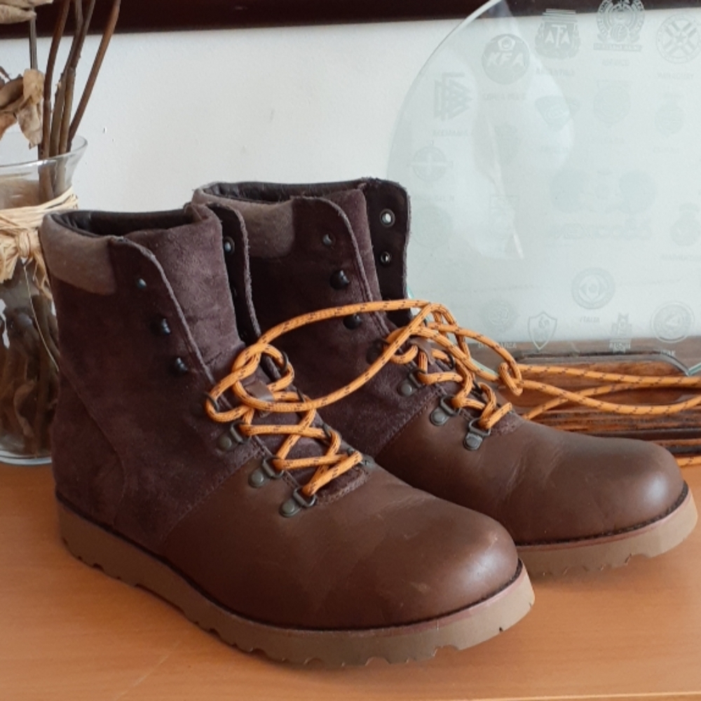 Ugg Suede Leather Halfdan Boots 11